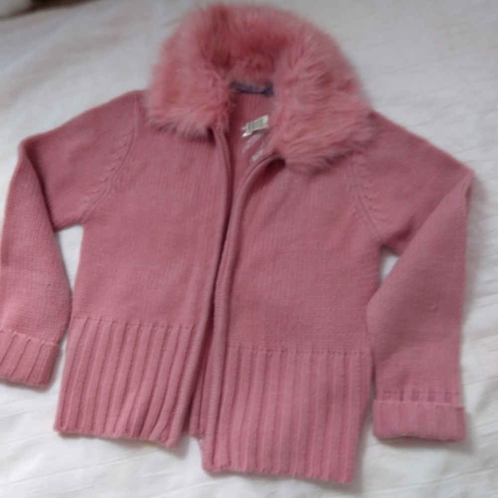 4 Sweaters - Picture 7 of 7